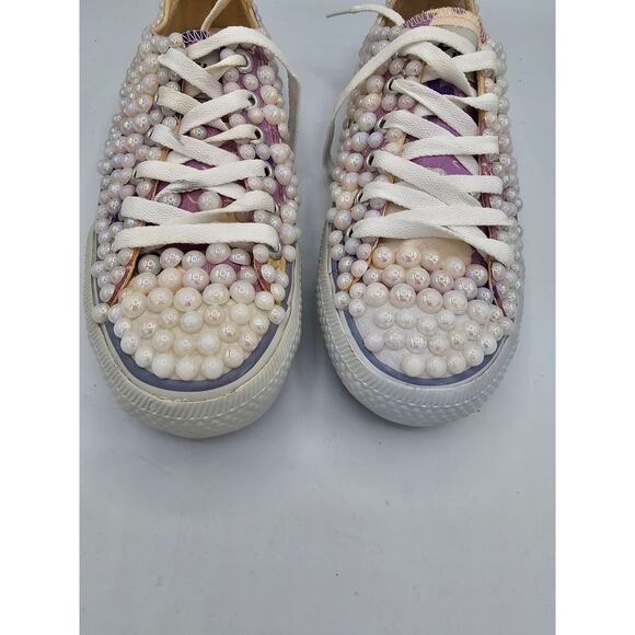 Converse Women's low top  converse with faux pearls sneakers shoes size 4.5 - Picture 2 of 7